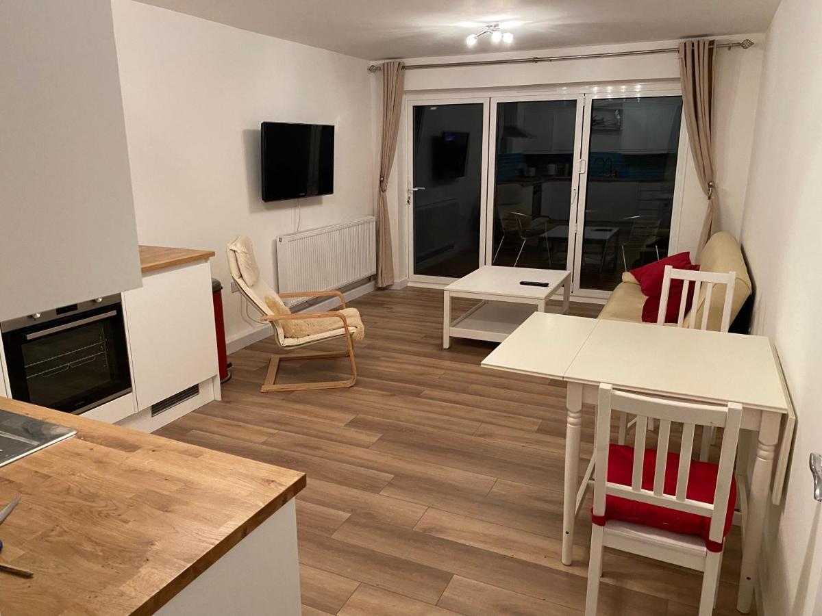 Adorable One-Bedroom Flat With Patio Garden. Southwick  Exterior foto